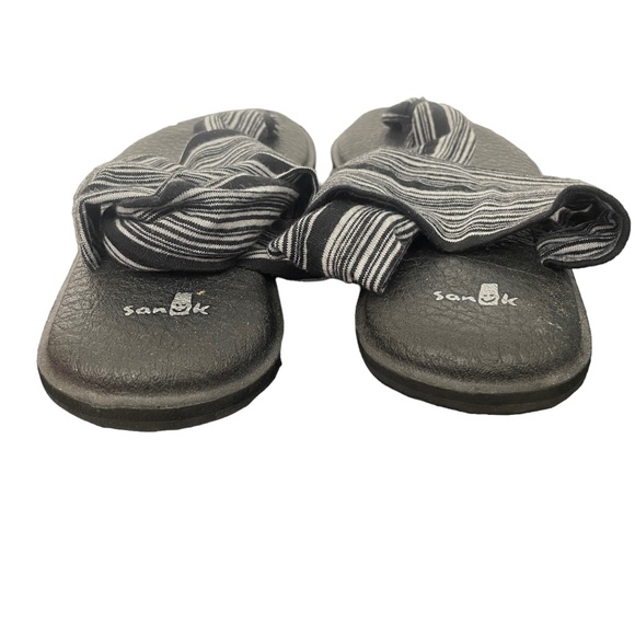 Sanuuk 9‎ Black Gray Sandals - Picture 3 of 6